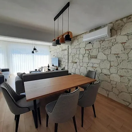 Alaçatı Köy ıçi Müstakil Havuzlu&bahçeli Lüx * Çeşme