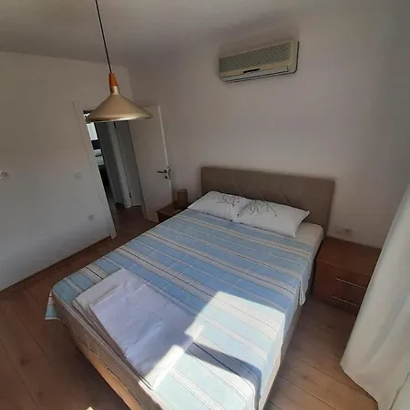 Alaçatı Köy ıçi Müstakil Havuzlu&bahçeli Lüx *