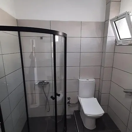 Alaçatı Köy ıçi Müstakil Havuzlu&bahçeli Lüx