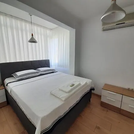 Villa Alaçatı Köy ıçi Müstakil Havuzlu&bahçeli Lüx *