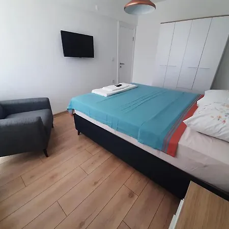 Villa Alaçatı Köy ıçi Müstakil Havuzlu&bahçeli Lüx *