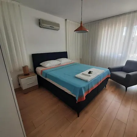 Alaçatı Köy ıçi Müstakil Havuzlu&bahçeli Lüx Villa