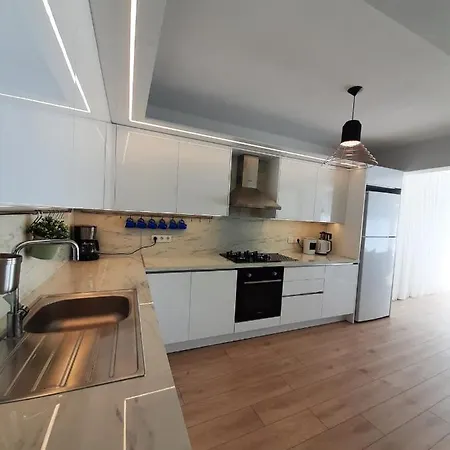 Villa Alaçatı Köy ıçi Müstakil Havuzlu&bahçeli Lüx Çeşme