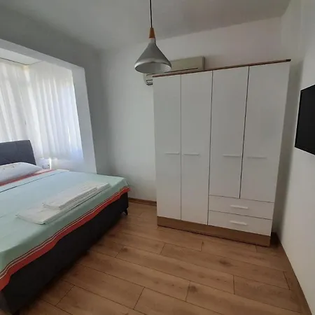 Alaçatı Köy ıçi Müstakil Havuzlu&bahçeli Lüx Çeşme