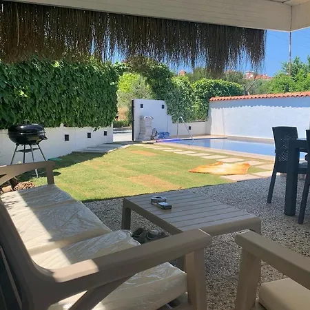 Alacati Koy Ici Mustakil Havuzlu&bahceli Lux Βίλα Çeşme