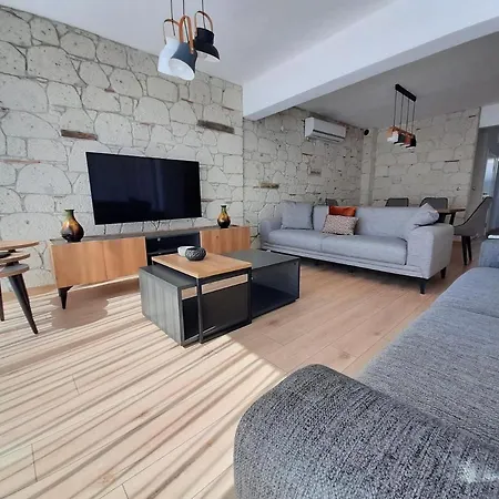 Βίλα Alacati Koy Ici Mustakil Havuzlu&bahceli Lux *