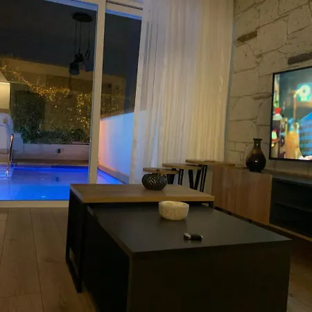 Alacati Koy Ici Mustakil Havuzlu&bahceli Lux *