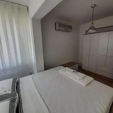 Βίλα Alacati Koy Ici Mustakil Havuzlu&bahceli Lux *