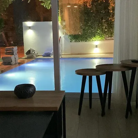 Alacati Koy Ici Mustakil Havuzlu&bahceli Lux * Çeşme
